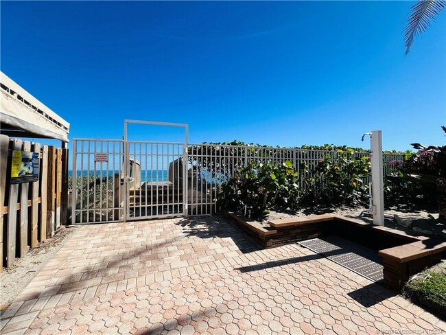 Building Photo - 9800 S Ocean Dr Unit 211 Rental