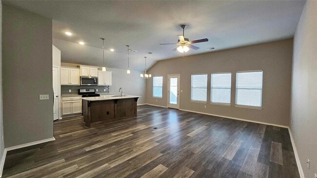 Photo - 719 Mossy Rd