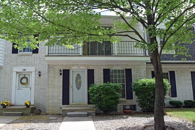 Building Photo - Sharp 2 bedroom, 2 1/2 bath with basement ... Rental