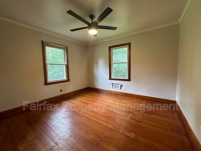 Photo - 118 N Oak St