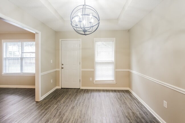 Photo - 5431 Fernglen St