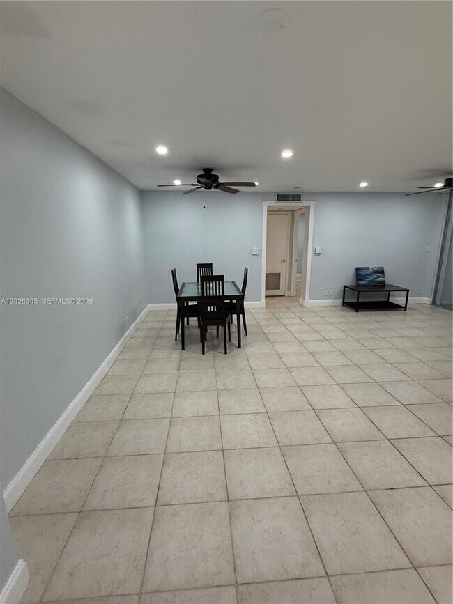 Photo - 942 NE 199th St Unit 102