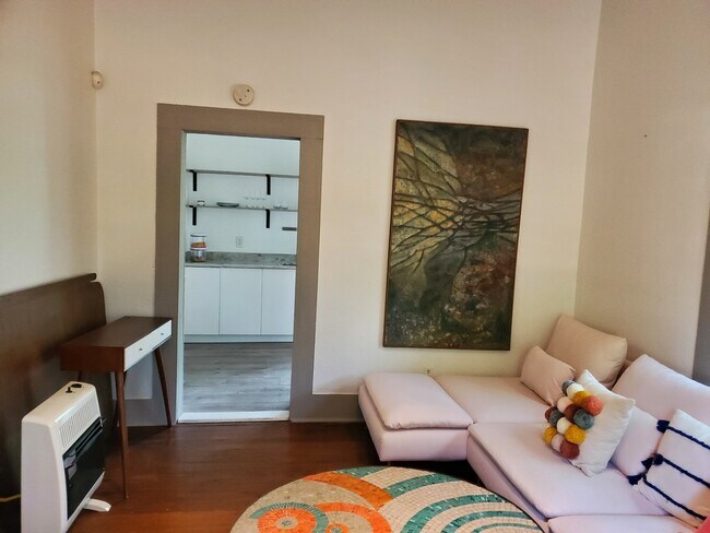 Photo - 215 Kings Ct