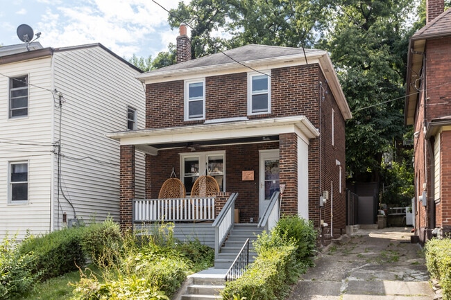 Photo - 746 Loretta St
