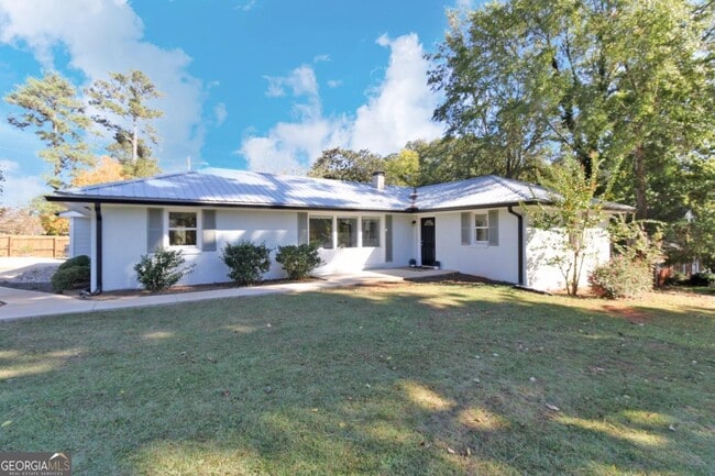 Building Photo - 1092 West Lake Dr