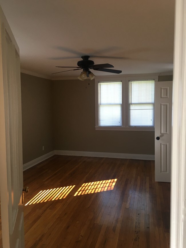 Photo - 1127 Park St