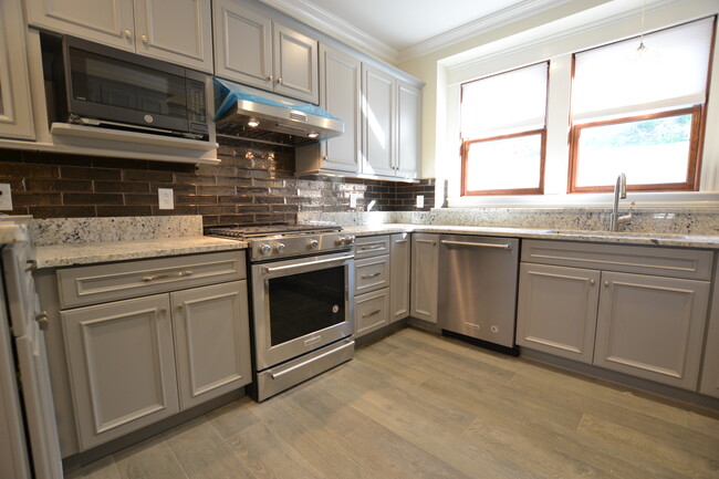 Building Photo - 44 Gerrish St Unit 4 Rental