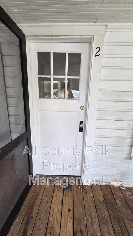 Building Photo - 918 E Lime St Unit #2