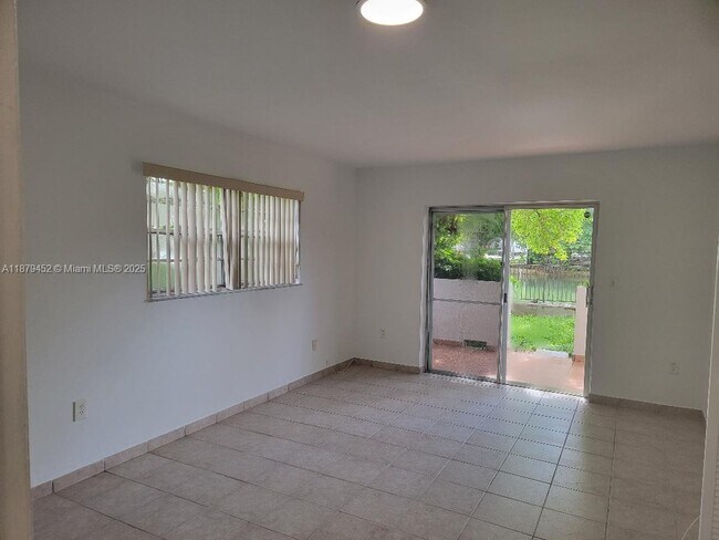 Photo - 4011 Meridian Ave Unidad 19