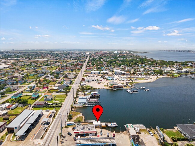 Photo - 6104 Heards Ln