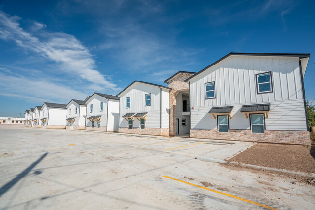 Building Photo - 716 Ragland Road Rental