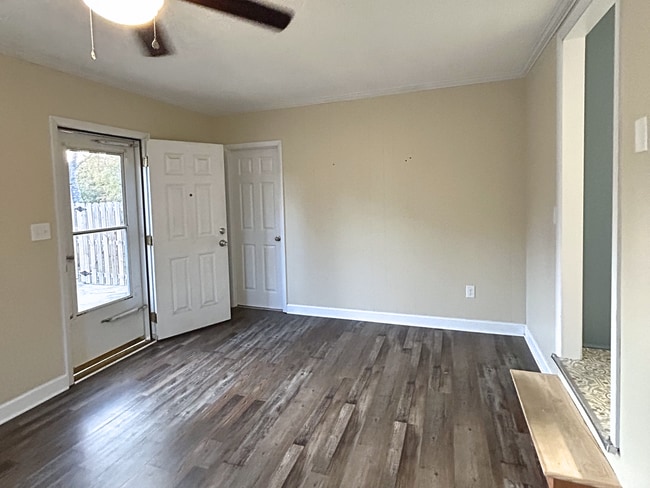 Photo - 408 Lynette Dr