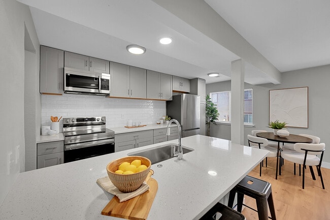 Photo - 7700 W Glasgow Pl