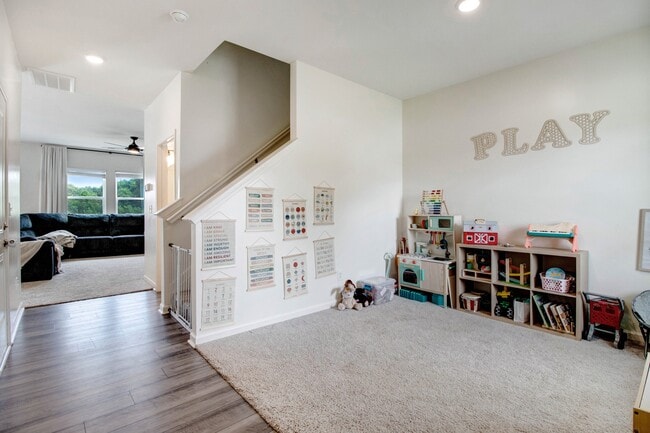 Photo - 307 Kenison Way