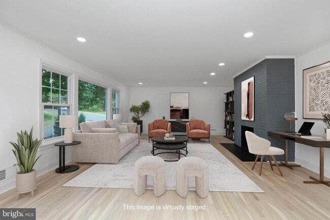 Building Photo - 3858 N Tazewell St