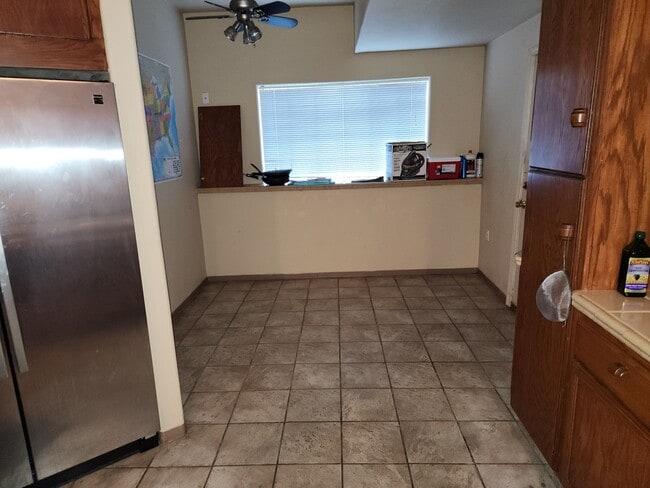 Large Kitchen dinning area - 8879 Sunset Ave Unit Main House