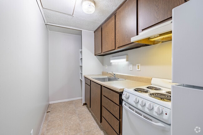 1BR, 1BA - 576SF - Kitchen