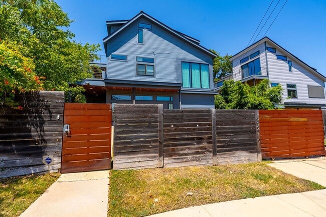 1902 S L Davis Ave