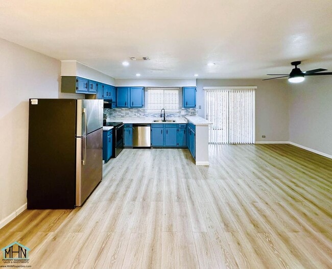 Photo - Welcome to Your Dream Home in Thunderbird ...