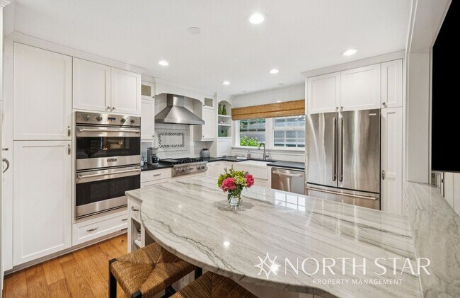 Photo - Charming 4-Bedroom Cottage in the Heart of... House