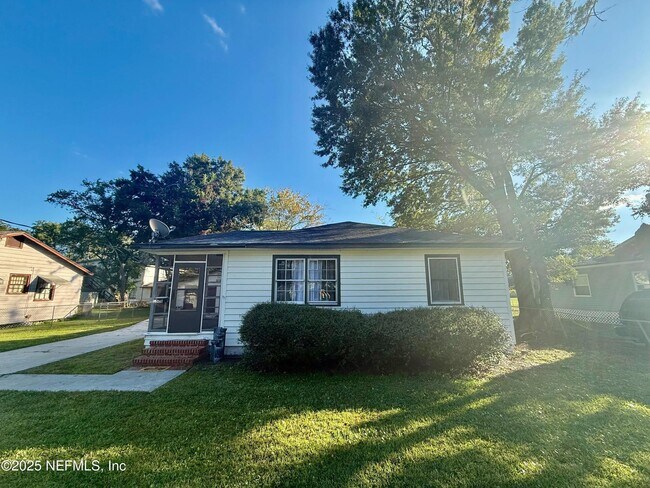 Photo - 3526 Hyacinth St