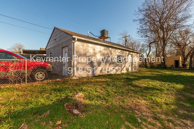 Photo - N Lewis Pl Triplex Unit 2410 E Oklahoma St - 1345 Back