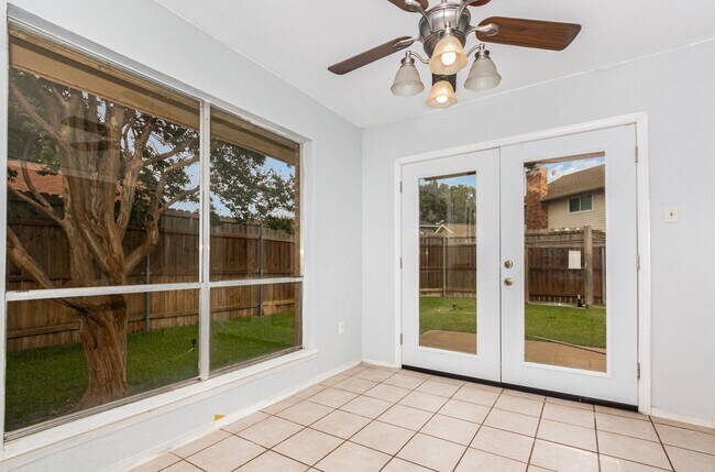 Photo - 3324 Wentworth St