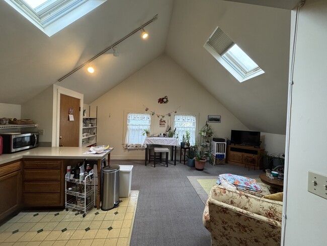 Building Photo - 188 Lawrence St Unit 3rdFl3