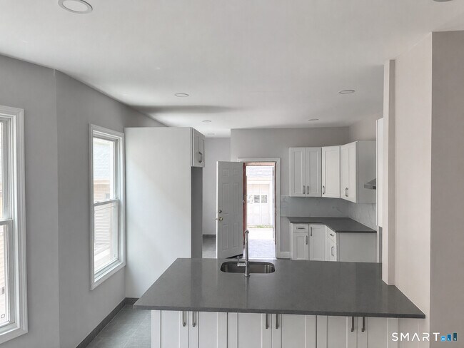 139 Whitney Ave Unidad 1