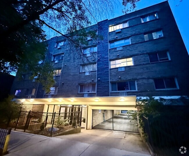 Building Photo - 1415 W Lunt Ave Rental