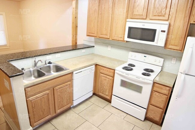 Photo - 326 W Laurel St