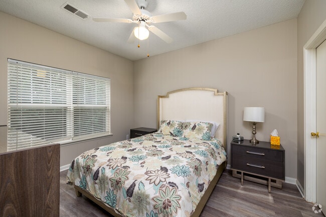 2BD, 2BA - 950SF