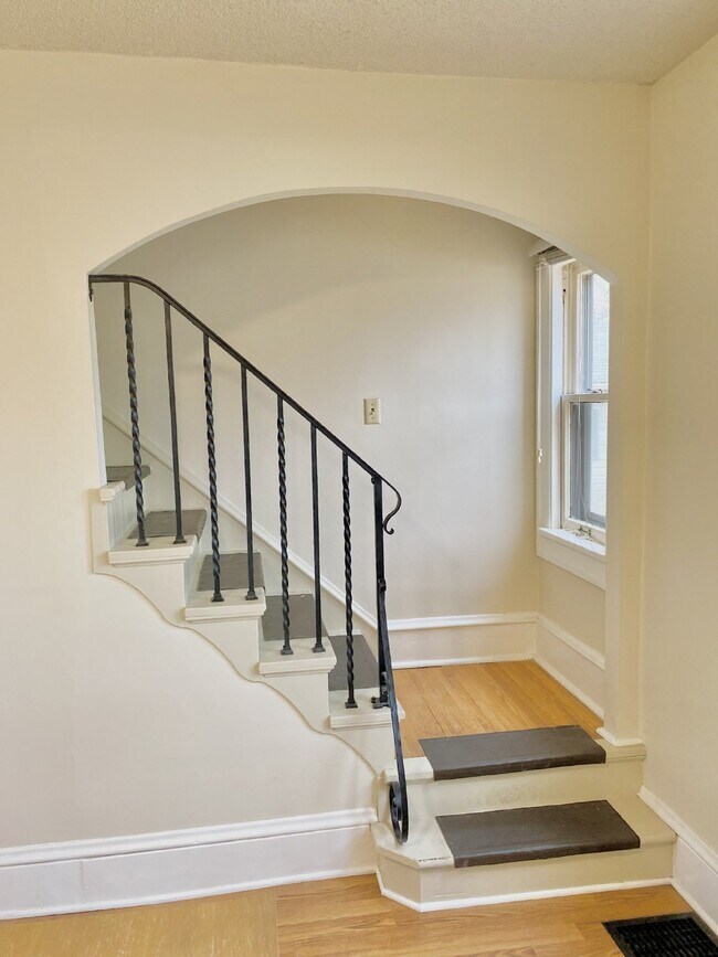 Photo - Adorable 4 Bed | 2 Bath in Longfellow
