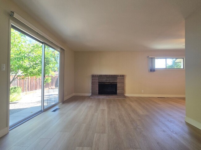 1712 Marshall Ct Unit B