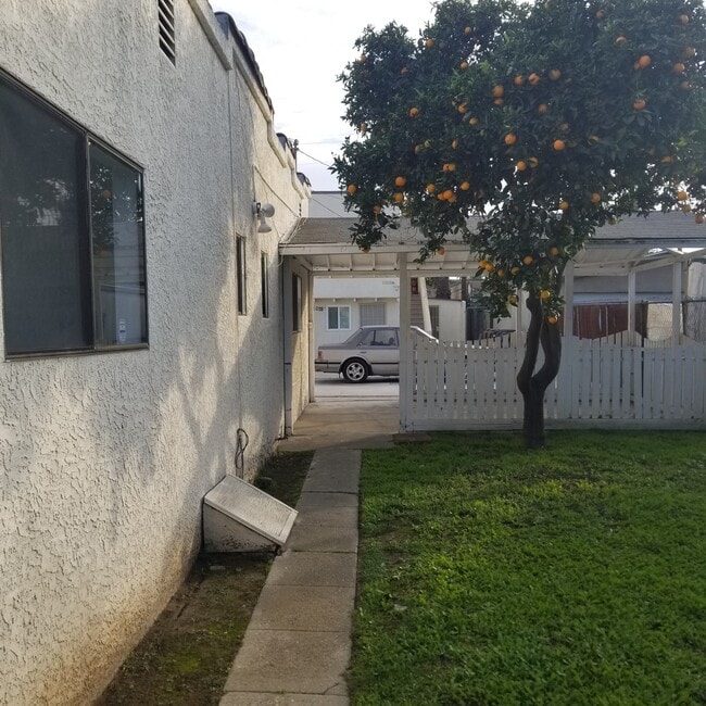 Photo - 1032 W 103rd St