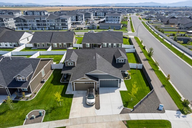 Building Photo - Majestic Villas Rental
