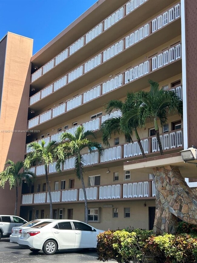 Photo - 500 NE 12th Ave Condo Unit 304