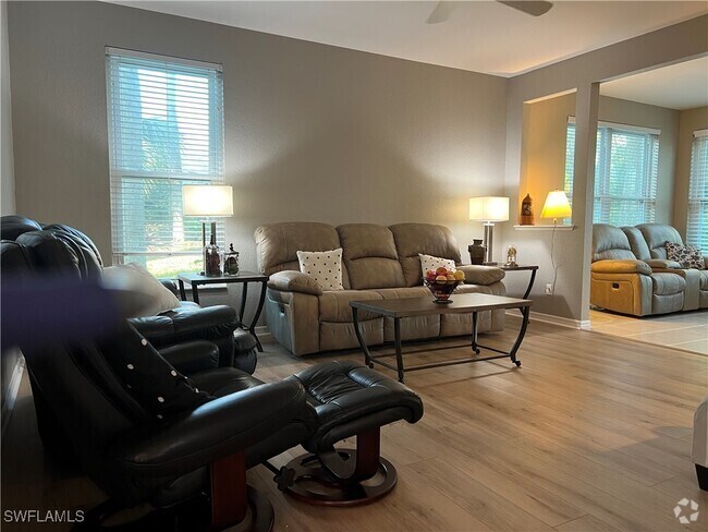 Building Photo - 1340 Charleston Square Dr Unit 101 Rental