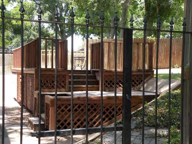 Photo - 822 Tangle Oaks Dr