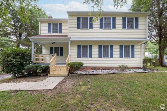 Building Photo - Beautifully Renovated 4-Bedroom Home in Ch...
