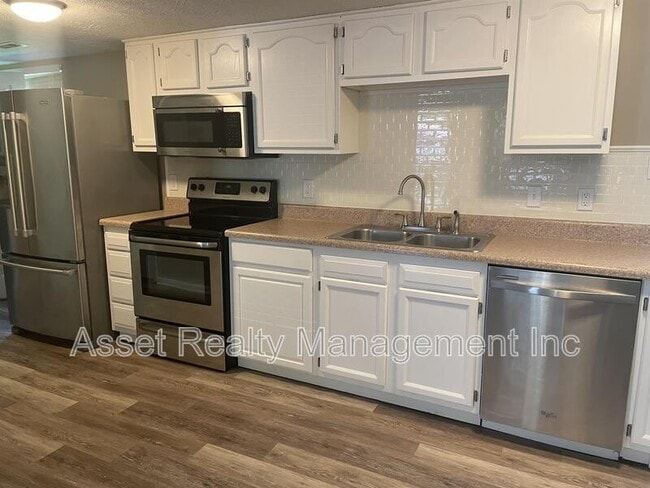 Photo - 645 Cornerbrook Ln
