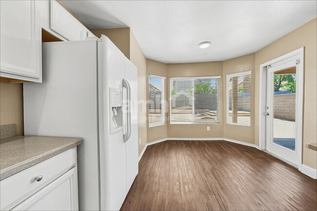 Photo - 907 N Albert Dr