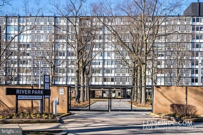 Building Photo - 1311 Delaware Ave SW Unit #S541