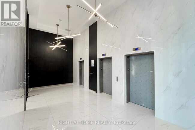 Photo - 180 George St Unité 404