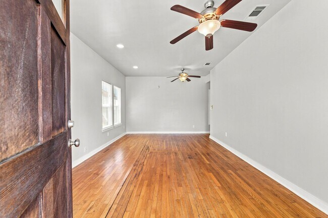 Photo - 4802 Clarkson Ave