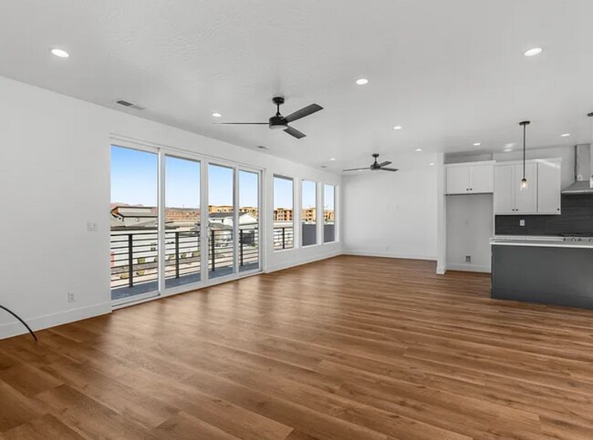Photo - VIEWS! Luxury Townhome in Washington