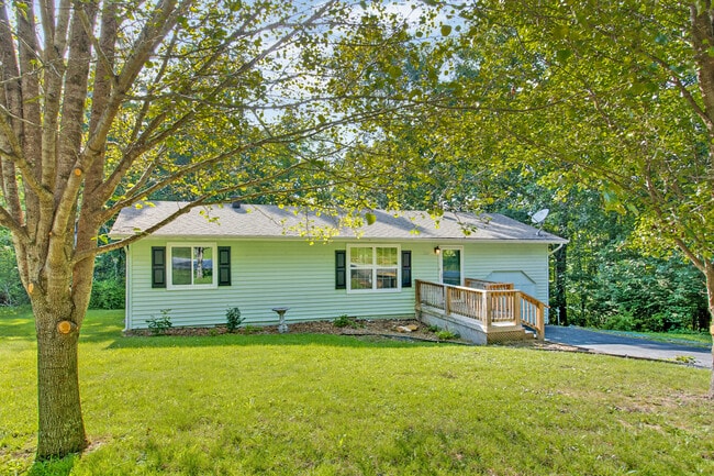 Photo - 169 Lakeshire Dr