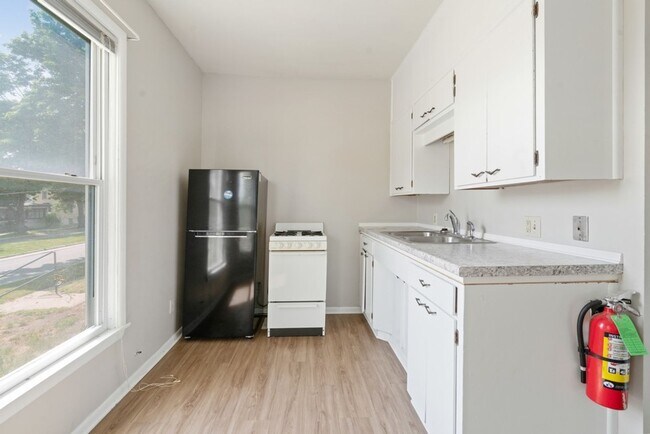 Photo - 2321 Iowa St - Cedar Falls