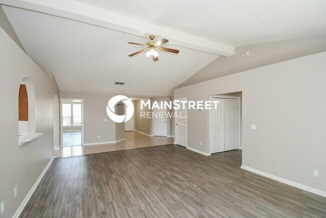 Photo - 3 Bedroom Pet-Friendly Home in Jacksonville, FL with Main Street Renewal