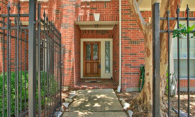 Photo - 1310 W Webster St